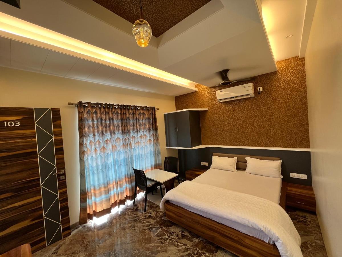 Hotel Aryadeep Phardāpur Екстериор снимка