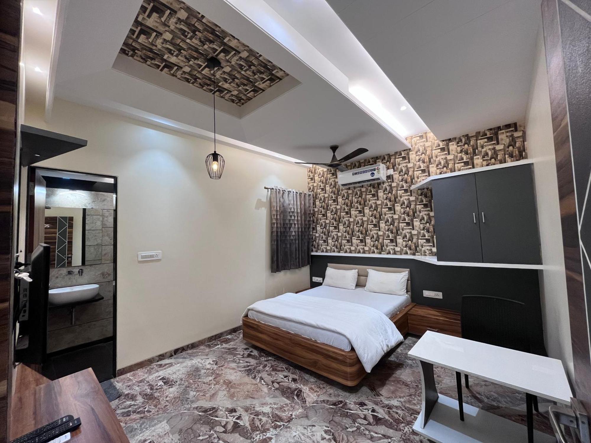 Hotel Aryadeep Phardāpur Екстериор снимка
